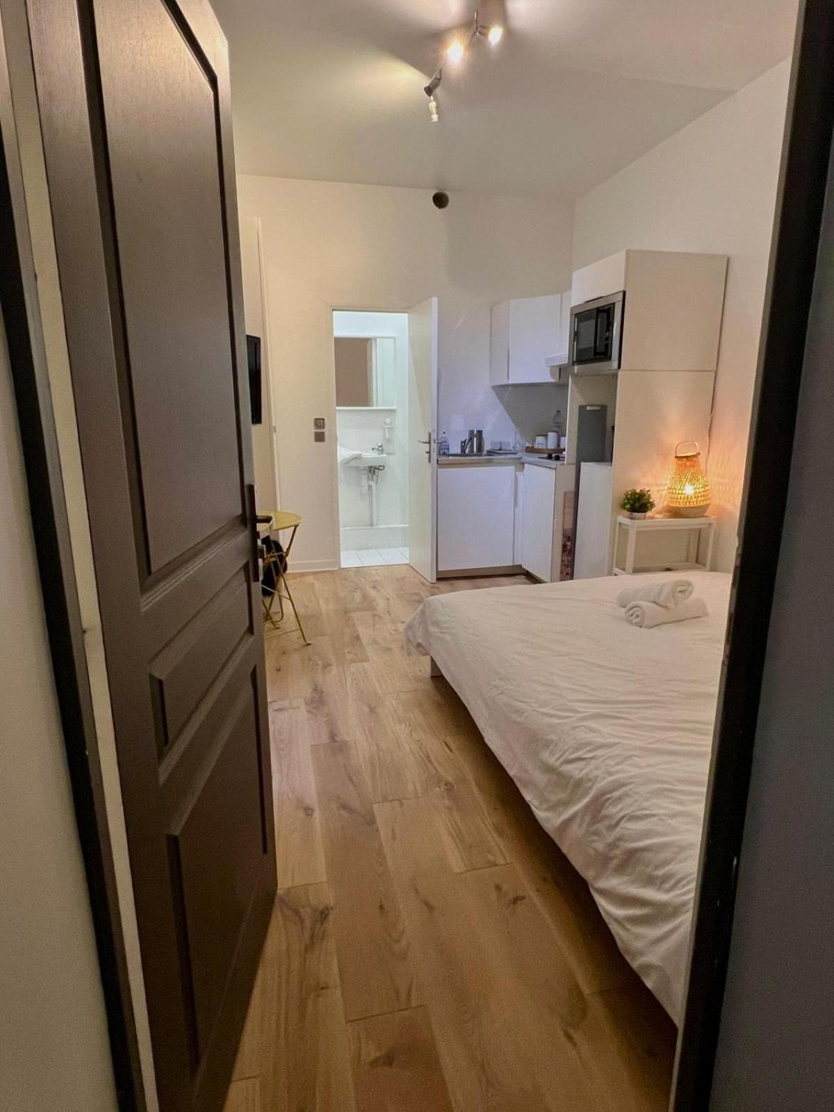 Eiffel Tower View Apartment Paris Bagian luar foto