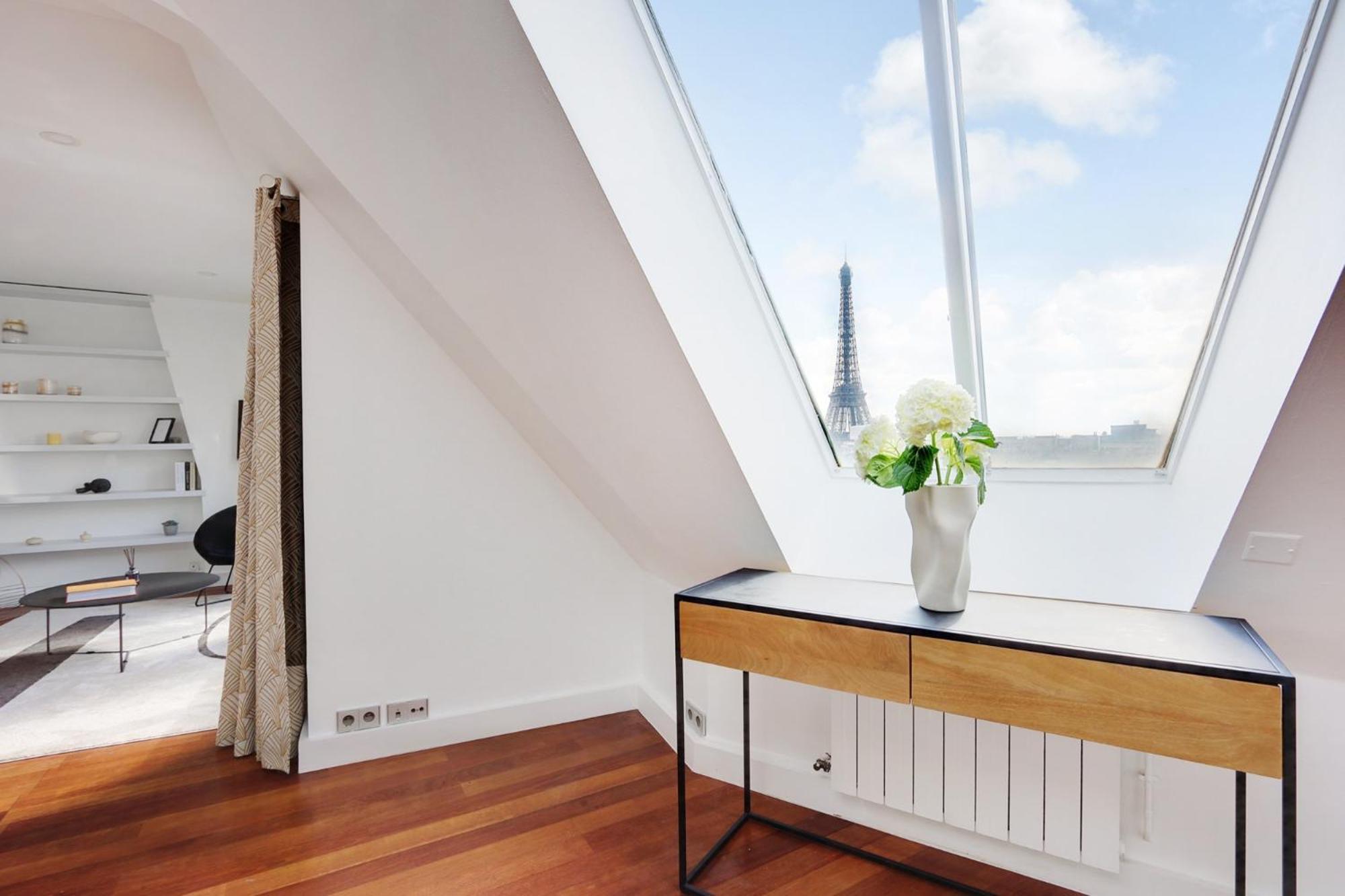 Eiffel Tower View Apartment Paris Bagian luar foto