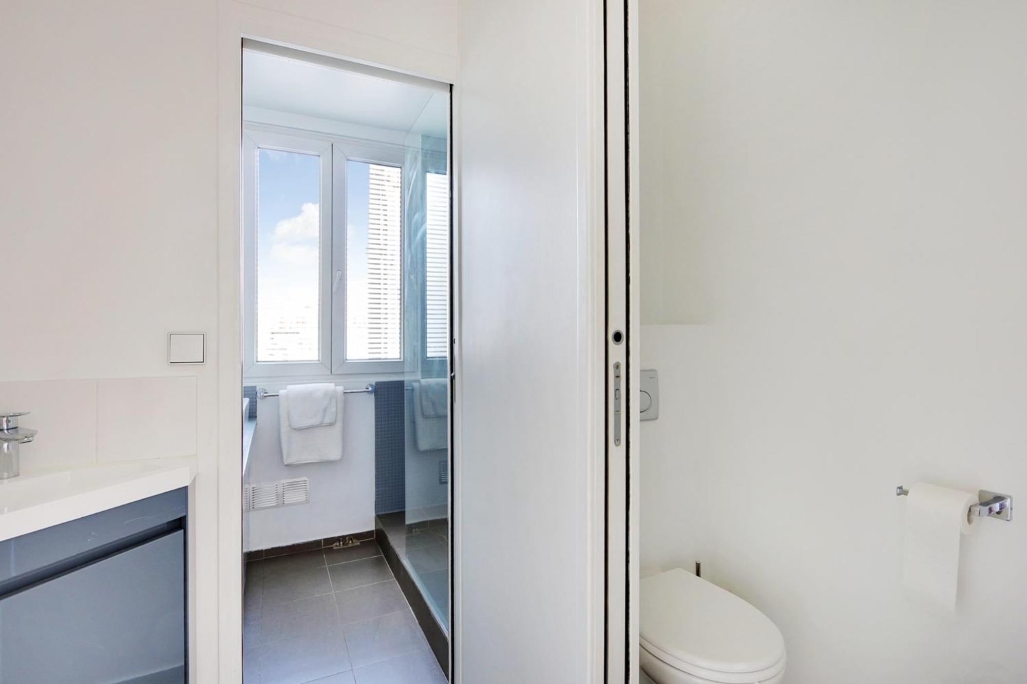 Eiffel Tower View Apartment Paris Bagian luar foto