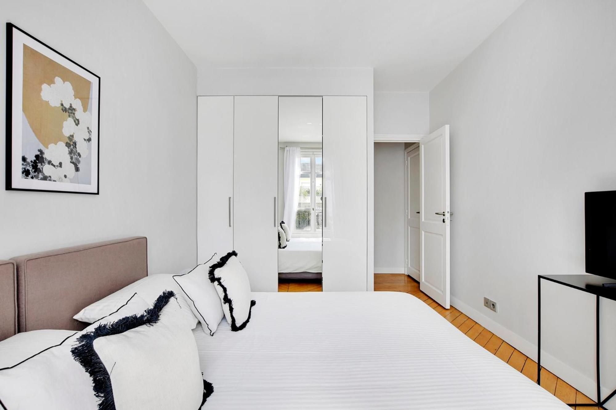 Eiffel Tower View Apartment Paris Bagian luar foto