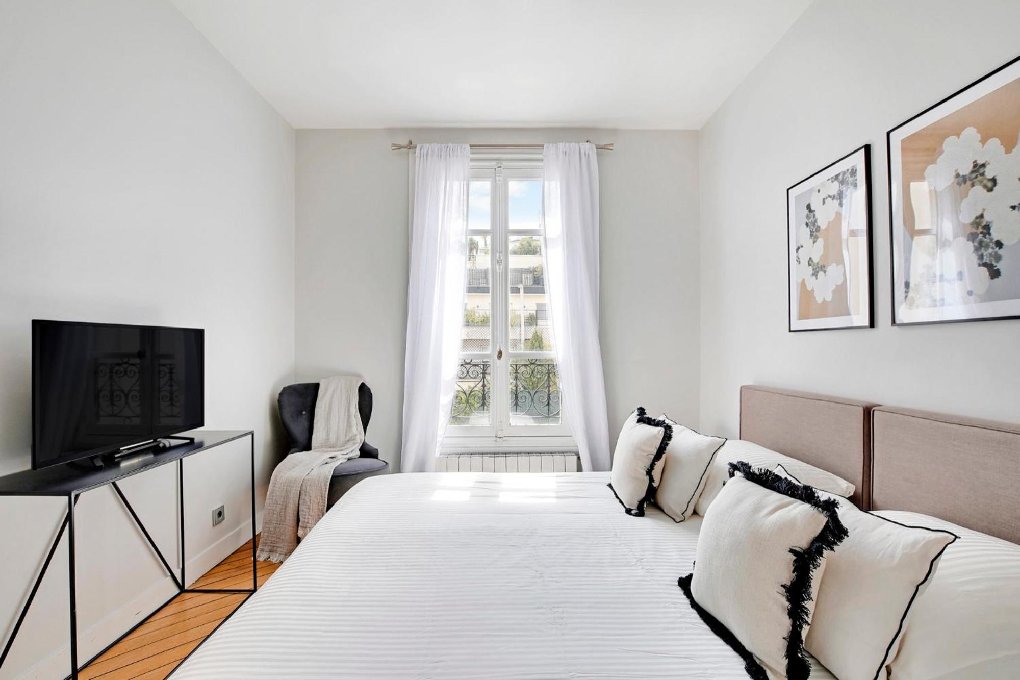 Eiffel Tower View Apartment Paris Bagian luar foto