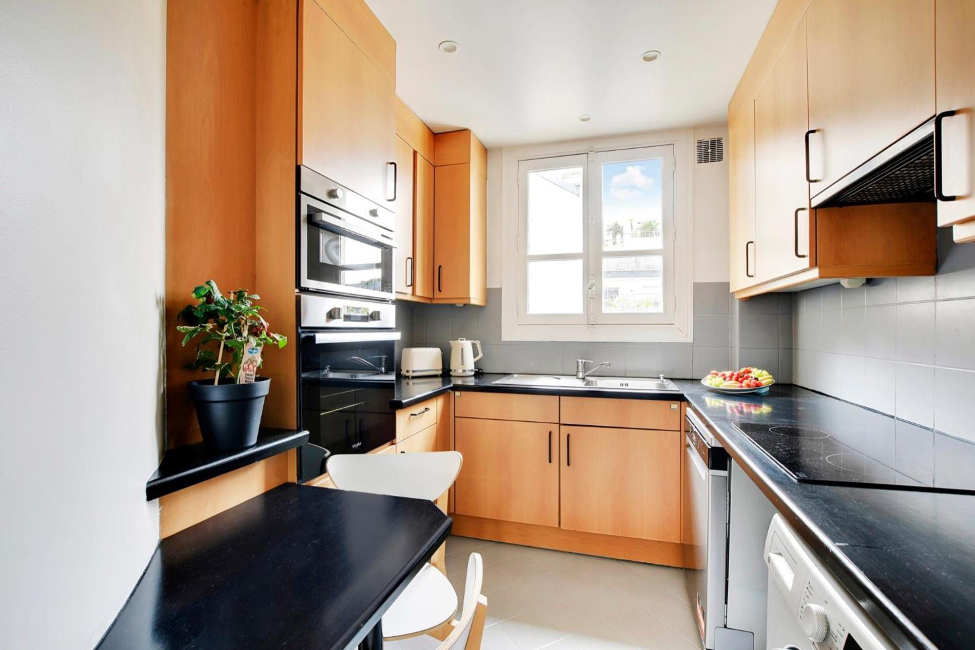 Eiffel Tower View Apartment Paris Bagian luar foto