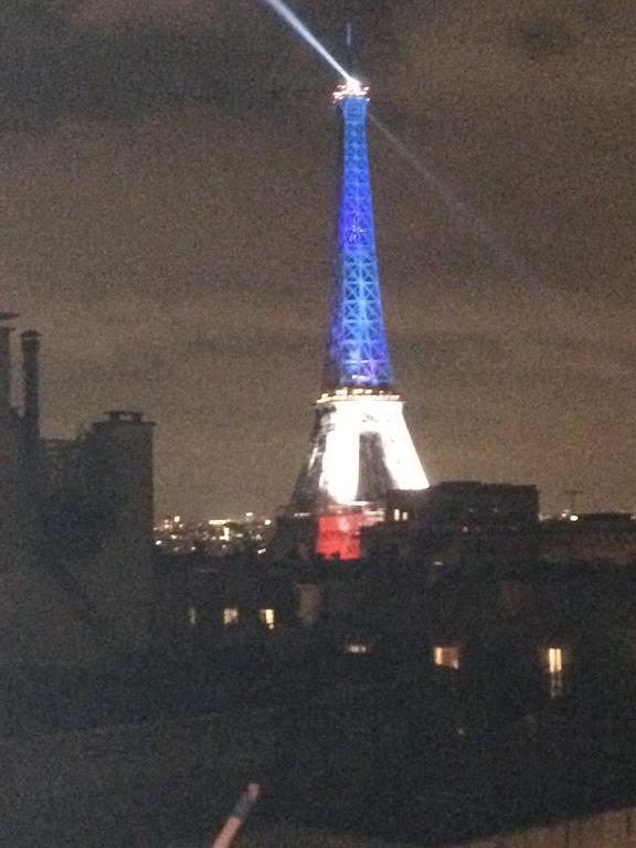 Eiffel Tower View Apartment Paris Bagian luar foto